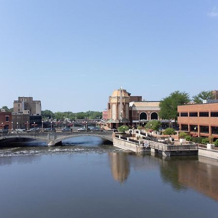 Hometowne Studios By Red Roof And Conference Center Chicago - N Aurora Naperville North Aurora Esterno foto