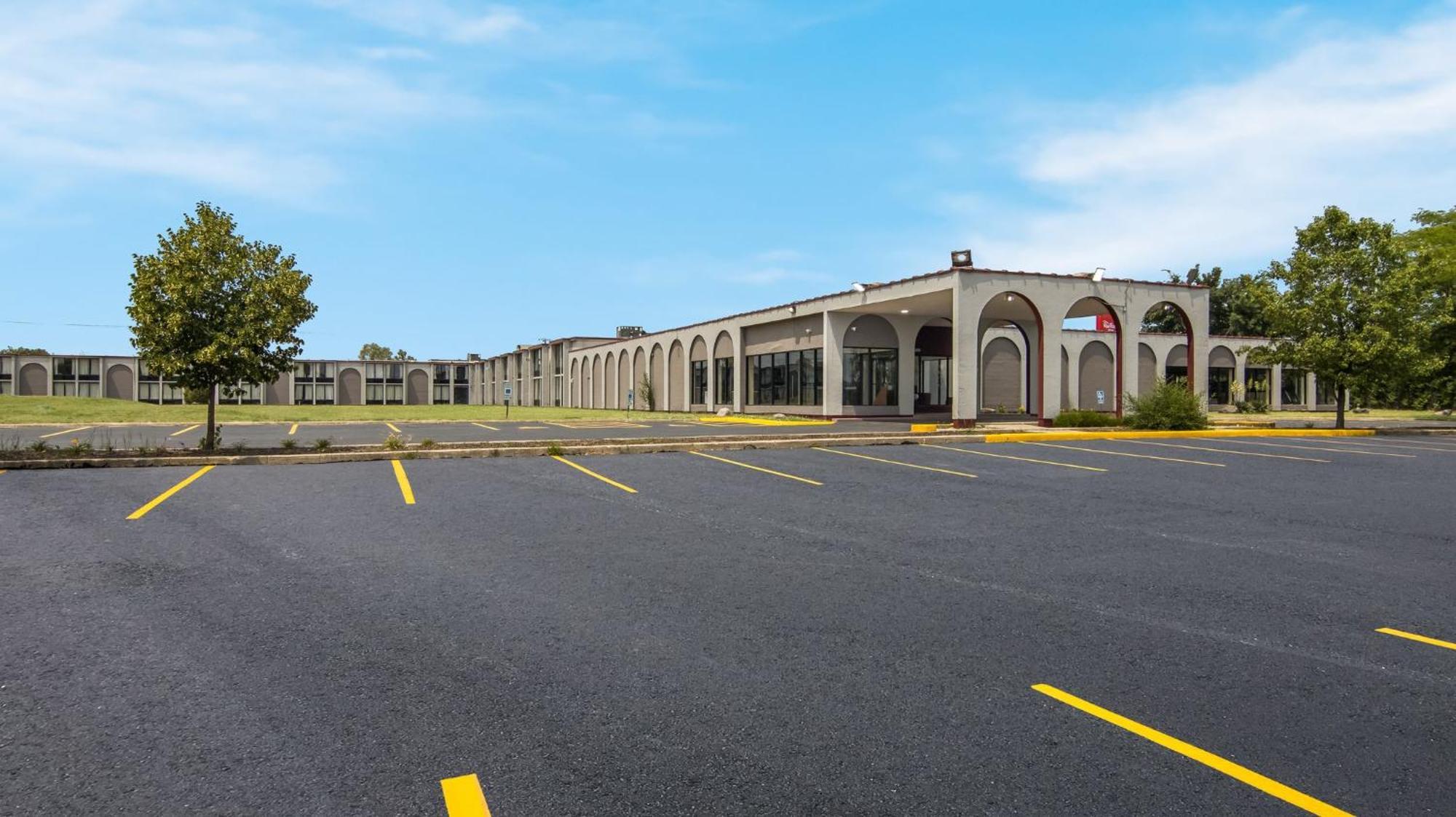 Hometowne Studios By Red Roof And Conference Center Chicago - N Aurora Naperville North Aurora Esterno foto
