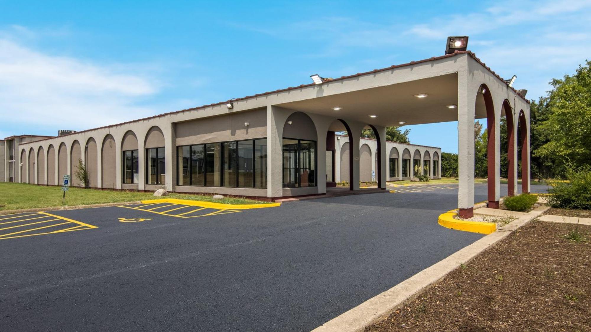 Hometowne Studios By Red Roof And Conference Center Chicago - N Aurora Naperville North Aurora Esterno foto